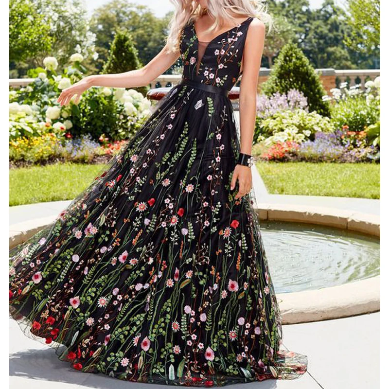 Sexy Flora Embroidery Party Dress V Neck Backless Long Maxi Dress Sleeveless Women Dress vestidos verano 2018
Sexy Flora Embroidery Party Dress V Neck Backless Long Maxi Dress Sleeveless Women Dress vestidos verano 2018