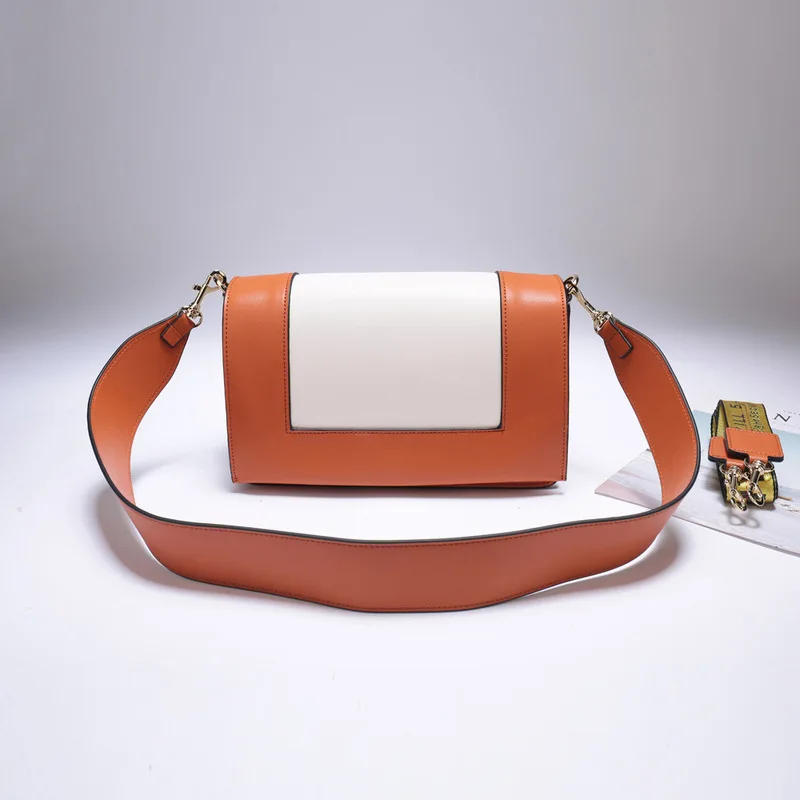 2019 ms color matching small bread in Europe and the single shoulder aslant leather handbag fashion color cow leather bag
2019 ms color matching small bread in Europe and the single shoulder aslant leather handbag fashion color cow leather bag