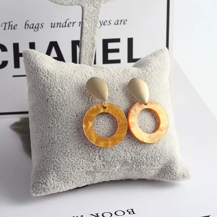 2019 Female Fashion Simple Shaped Resin Big Circle Earring Acetate Earrings Exaggerated Brown Acrylic Earrings Jewelry Gift
2019 Female Fashion Simple Shaped Resin Big Circle Earring Acetate Earrings Exaggerated Brown Acrylic Earrings Jewelry Gift