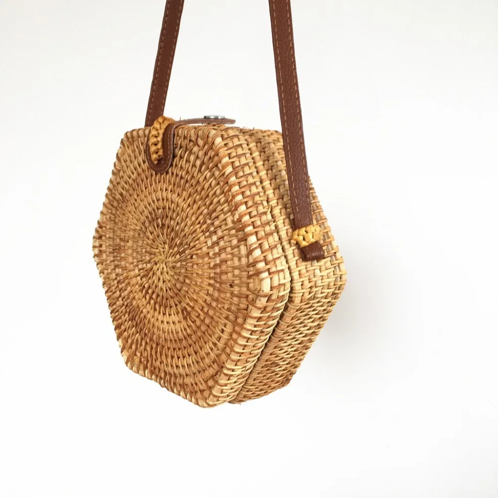 Lady Summer Handbags Women Messenger Bags Rattan Weaving Six Corners Bag Ladies Mini Beach Bags Hand knitted Bohemian Style
Lady Summer Handbags Women Messenger Bags Rattan Weaving Six Corners Bag Ladies Mini Beach Bags Hand knitted Bohemian Style