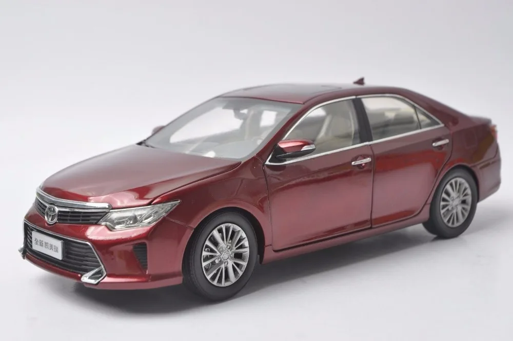1:18 Модель литья под давлением для Toyota Camry 2015 игрушечный автомобиль из красного