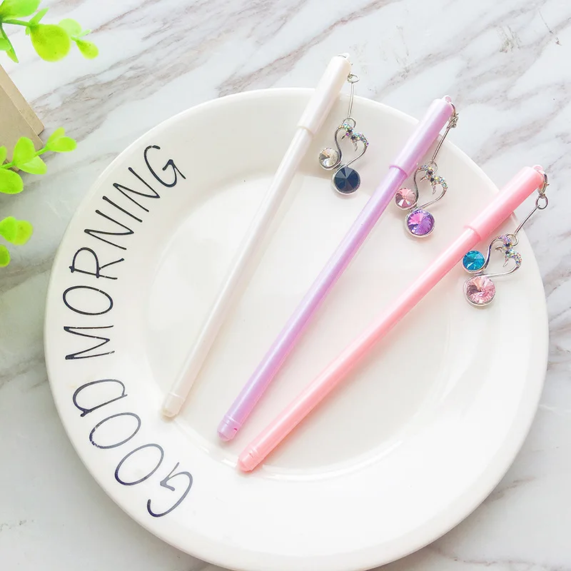 24 pcs/lot Love Swan Colorful Crystal Pendant Signature Gel Pen Escolar Papelaria School Office Supply Promotional Gift
24 pcs/lot Love Swan Colorful Crystal Pendant Signature Gel Pen Escolar Papelaria School Office Supply Promotional Gift