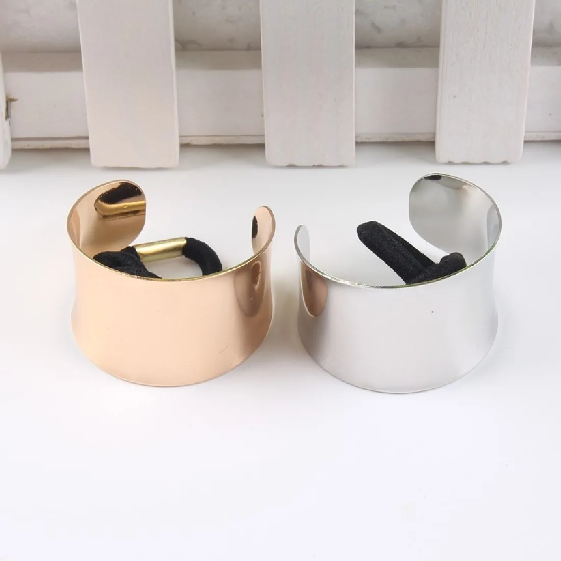 New Arrival Elegant Hair Metal Semi-circle Hairbands Tie Gum Ponytail Holder Hair Accessories Ornaments for Girls
New Arrival Elegant Hair Metal Semi-circle Hairbands Tie Gum Ponytail Holder Hair Accessories Ornaments for Girls