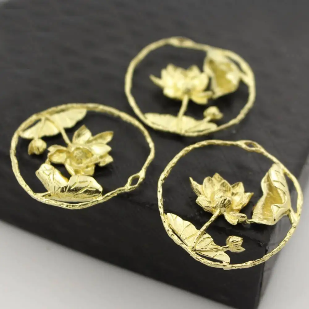 Retro Filigree Lotus Flower Leaf Branch Pendant Charms Metal Quality Silver Gold Color DIY Women Dangle Hanging Earring Making
Retro Filigree Lotus Flower Leaf Branch Pendant Charms Metal Quality Silver Gold Color DIY Women Dangle Hanging Earring Making