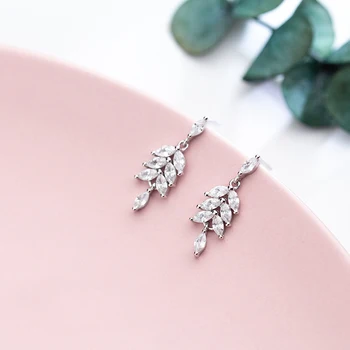 MloveAcc Genuine 100% 925 Sterling Silver Sparkling Leaves Drop Earrings Clear CZ for Women Luxury Authentic Original Jewelry
MloveAcc Genuine 100% 925 Sterling Silver Sparkling Leaves Drop Earrings Clear CZ for Women Luxury Authentic Original Jewelry