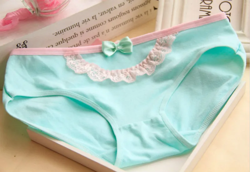 New Lace laciness underwear girls panties Half circle cute bow cotton kids underwear Small bibs girl's underwear box clothes
New Lace laciness underwear girls panties Half circle cute bow cotton kids underwear Small bibs girl's underwear box clothes