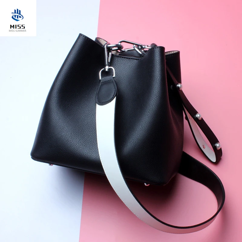2019 new ladies leather one shoulder compound bag female summer bucket bag female Messenger bag ladies portable Messenger bag
2019 new ladies leather one shoulder compound bag female summer bucket bag female Messenger bag ladies portable Messenger bag