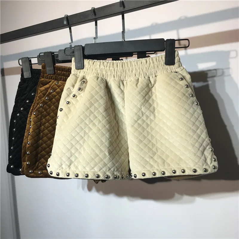 MUMUZI Velvet Shorts Femininos 2018 Autumn Winter Solid Slim Casual Beading Bootcut Shorts Rivet Warm Women Shorts wide leg
MUMUZI Velvet Shorts Femininos 2018 Autumn Winter Solid Slim Casual Beading Bootcut Shorts Rivet Warm Women Shorts wide leg
