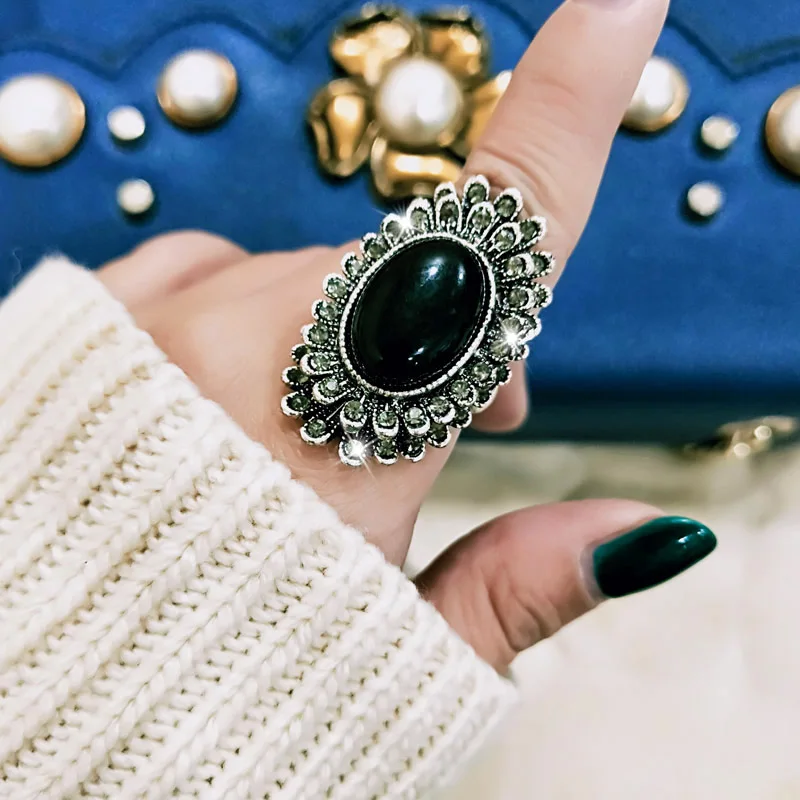 SINLEERY Vintage Sun Flower Black Opal Oval Big Rings Antique Silver Color Inlay Cubic Zirconia Women Rings Jewelry JZ176 SSK
SINLEERY Vintage Sun Flower Black Opal Oval Big Rings Antique Silver Color Inlay Cubic Zirconia Women Rings Jewelry JZ176 SSK