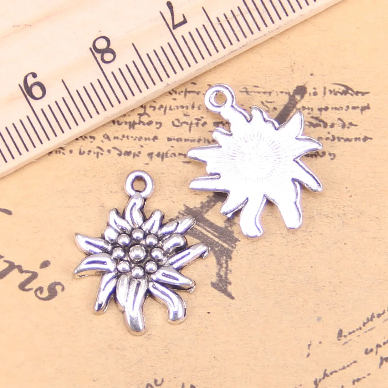 76pcs Jewelry Charms flower 21x17mm Antique Silver Plated Pendants Making DIY Handmade Tibetan Silver Jewelry
76pcs Jewelry Charms flower 21x17mm Antique Silver Plated Pendants Making DIY Handmade Tibetan Silver Jewelry