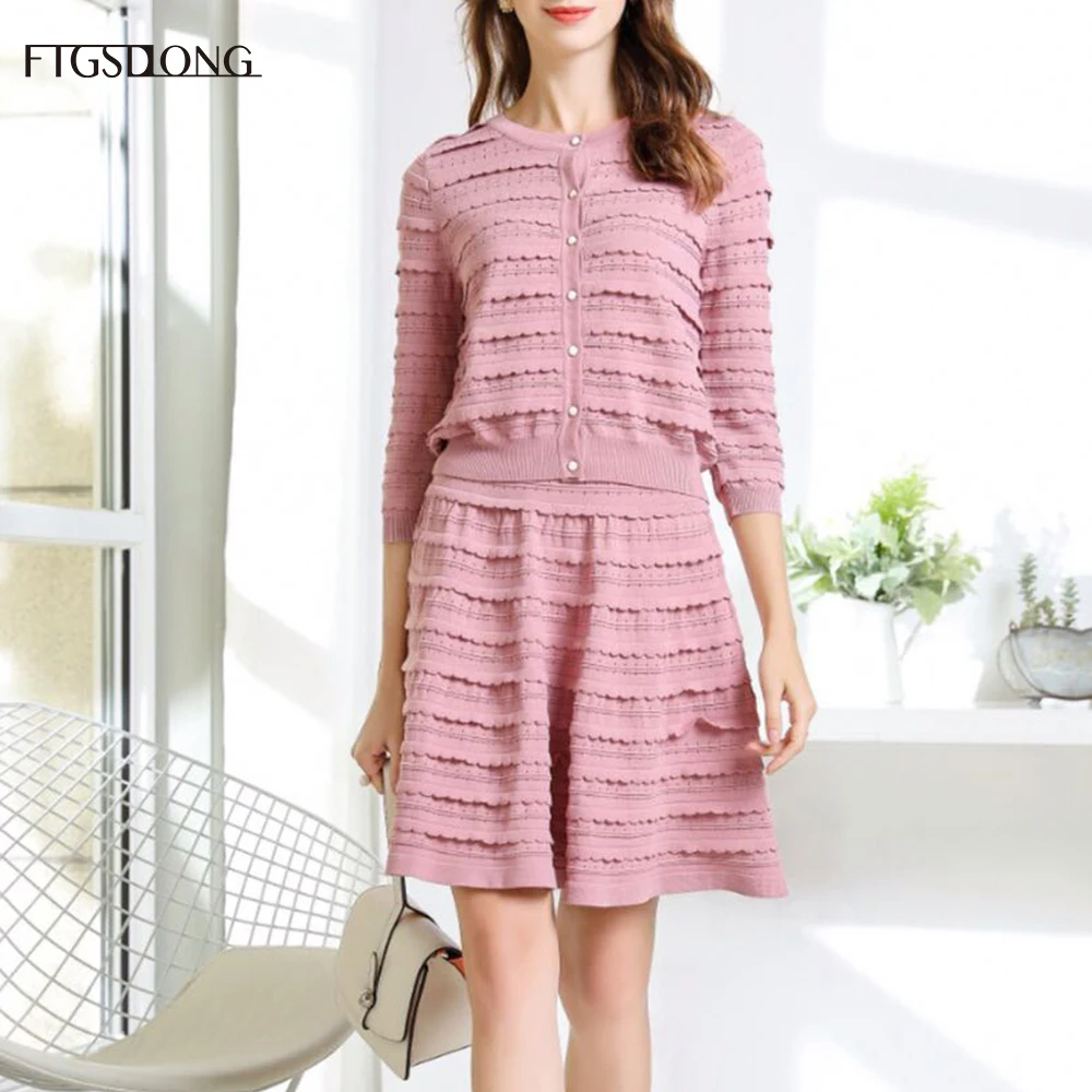 FTGSDLONG 2019 Tweed Set Runway Fashion Two Piece Knit Set Ladies Office Skirt Suit Hole Ruffles Blouses and Sexy Mini Skirts
FTGSDLONG 2019 Tweed Set Runway Fashion Two Piece Knit Set Ladies Office Skirt Suit Hole Ruffles Blouses and Sexy Mini Skirts