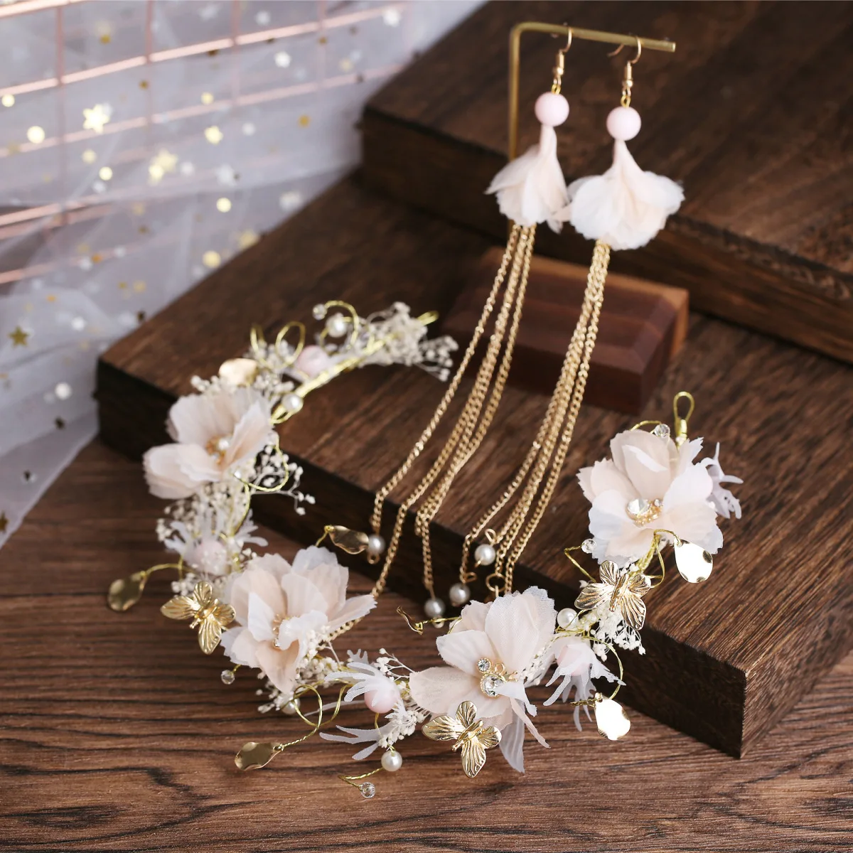 Korean Sen Fairy Bride Headwear Beauty Super Fairy Immortal flower tiara long earrings style bride wedding jewelry hair hoop new
Korean Sen Fairy Bride Headwear Beauty Super Fairy Immortal flower tiara long earrings style bride wedding jewelry hair hoop new