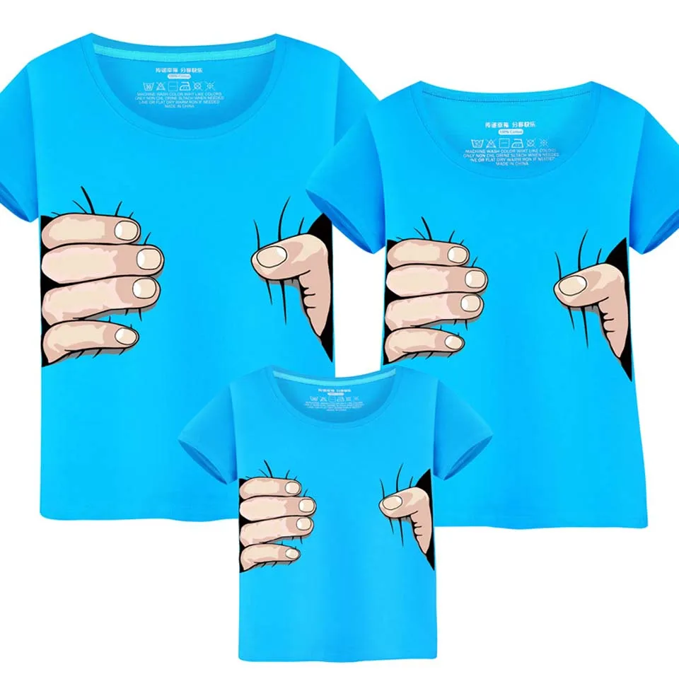 1pcs Family Look T Shirts 13 Colors 2017 Brand Summer Family Matching Clothes Dad & Mom & Son & Daughter Cartoon Family Outfits
1pcs Family Look T Shirts 13 Colors 2017 Brand Summer Family Matching Clothes Dad & Mom & Son & Daughter Cartoon Family Outfits