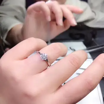 New Jewelry Qi Xuan_Fashion Jewelry_50 Points Moissanite Simple Rings_S925 Solid Silver Woman Rings_Factory Directly Sales
New Jewelry Qi Xuan_Fashion Jewelry_50 Points Moissanite Simple Rings_S925 Solid Silver Woman Rings_Factory Directly Sales