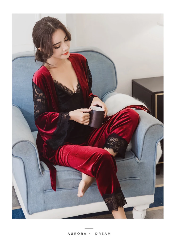 Elegant Soft Pajamas Women Sleepwear Spring Winter Warm Plus Size Long-sleeved Velvet Pyjama Suit Nightwear 3 Pieces Pajama Set
Elegant Soft Pajamas Women Sleepwear Spring Winter Warm Plus Size Long-sleeved Velvet Pyjama Suit Nightwear 3 Pieces Pajama Set