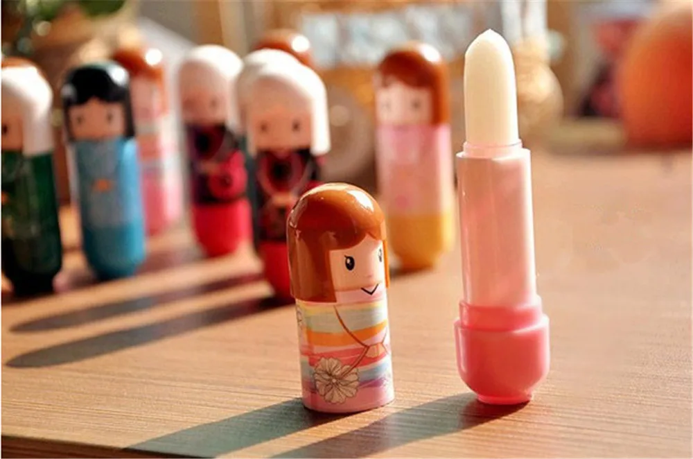 1pc Cute Cartoon Kimono Doll Fruit Nature Lip Balm Nourishing Moisturizing Repair Makeup Lipstick Beauty Cosmetic Protetor
1pc Cute Cartoon Kimono Doll Fruit Nature Lip Balm Nourishing Moisturizing Repair Makeup Lipstick Beauty Cosmetic Protetor