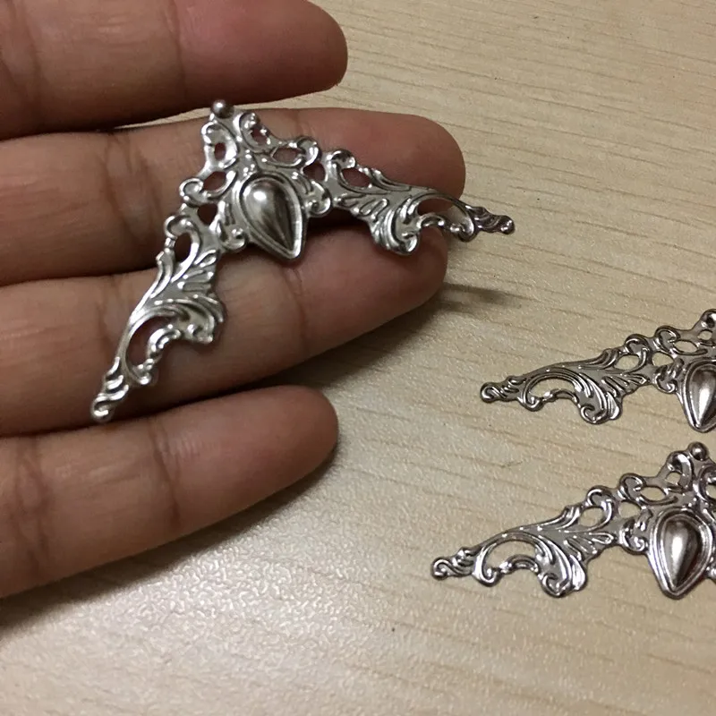 White Filigree Triangle Flower Wraps Cabochon,Ancient Silver Plated Corner,Flatback Metal Embellishments Scrapbooking,41mm,100Pc
White Filigree Triangle Flower Wraps Cabochon,Ancient Silver Plated Corner,Flatback Metal Embellishments Scrapbooking,41mm,100Pc