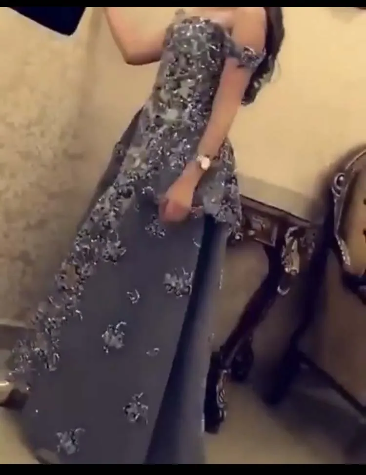 Fashion Off the Shoulder Appliqued Lace Short Sleeve Beaded Sheath Floor Length Prom Dresses with Ovverskirt
Fashion Off the Shoulder Appliqued Lace Short Sleeve Beaded Sheath Floor Length Prom Dresses with Ovverskirt