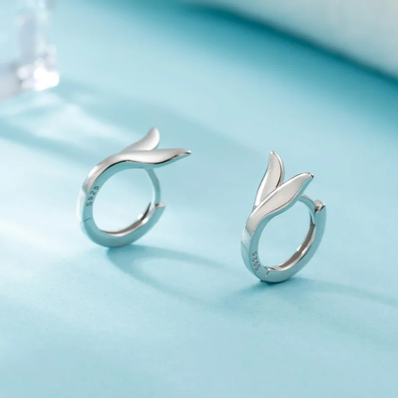 Trendy Mermaid Fishtail 925 Sterling Silver Small Hoops Earrings for Womens Fashion Korean Girls Circle Ring Earings Jewelry
Trendy Mermaid Fishtail 925 Sterling Silver Small Hoops Earrings for Womens Fashion Korean Girls Circle Ring Earings Jewelry