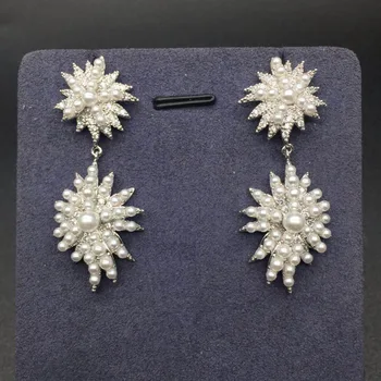 Shell Pearls Sunflower Leaf Shaped Pendant Drop Earrings For Women Winter Collection Bridal Wedding Accessories Luxury Jelwery
Shell Pearls Sunflower Leaf Shaped Pendant Drop Earrings For Women Winter Collection Bridal Wedding Accessories Luxury Jelwery