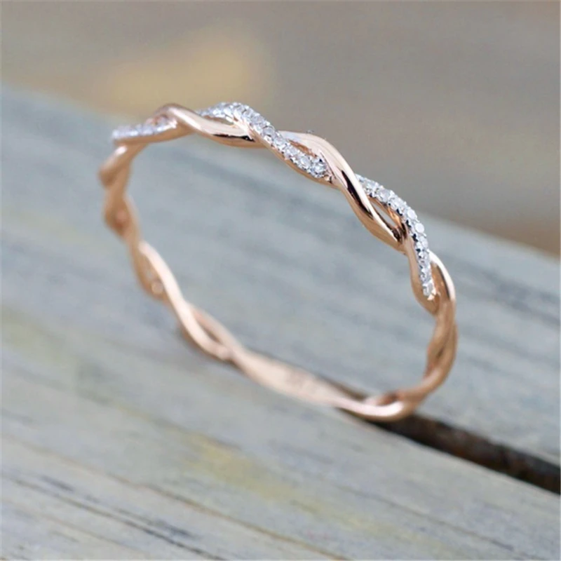 Rose Gold Color Twist Classical Cubic Zirconia Wedding Engagement Ring for Woman Girls Austrian Crystals Gift Rings Bague Femme
Rose Gold Color Twist Classical Cubic Zirconia Wedding Engagement Ring for Woman Girls Austrian Crystals Gift Rings Bague Femme