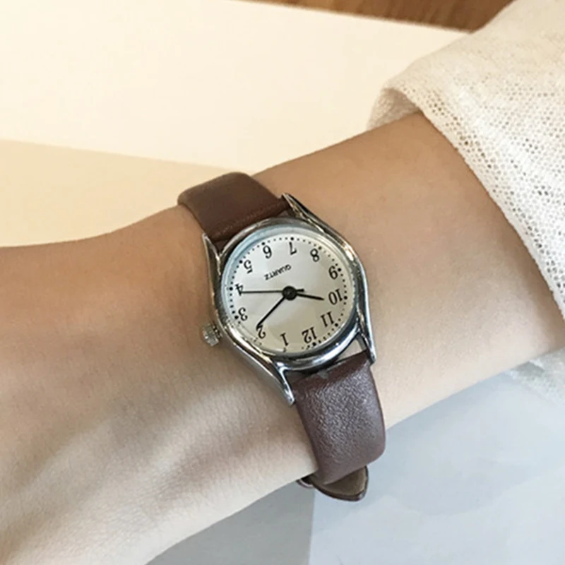 BGG brand Small Arab Dial Ladies Quartz Wristwatches Women leather Strap Casual Watches simple Famale Dress Clock hours relojes
BGG brand Small Arab Dial Ladies Quartz Wristwatches Women leather Strap Casual Watches simple Famale Dress Clock hours relojes