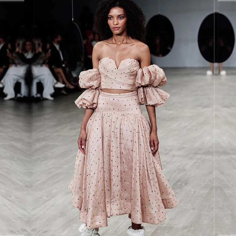 Runway Designer Dot Print Sexy Woman Shot Sets Off Shoulder Short Sleeve Ruffles Short Tanks High Waist Maxi Skirts Party Set
Runway Designer Dot Print Sexy Woman Shot Sets Off Shoulder Short Sleeve Ruffles Short Tanks High Waist Maxi Skirts Party Set