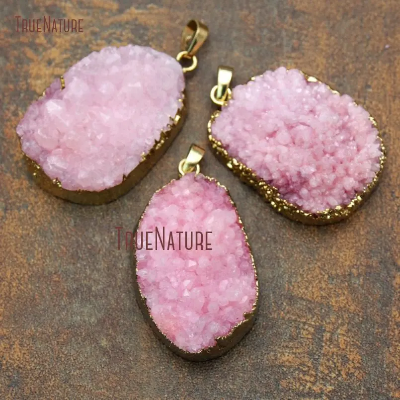 Free Form Geometric Style Crystal Druzy Pendant Pure Gold Color Finish Vintage Charm Jewelry For Jewelry Approx 42*30 mm PM11235
Free Form Geometric Style Crystal Druzy Pendant Pure Gold Color Finish Vintage Charm Jewelry For Jewelry Approx 42*30 mm PM11235