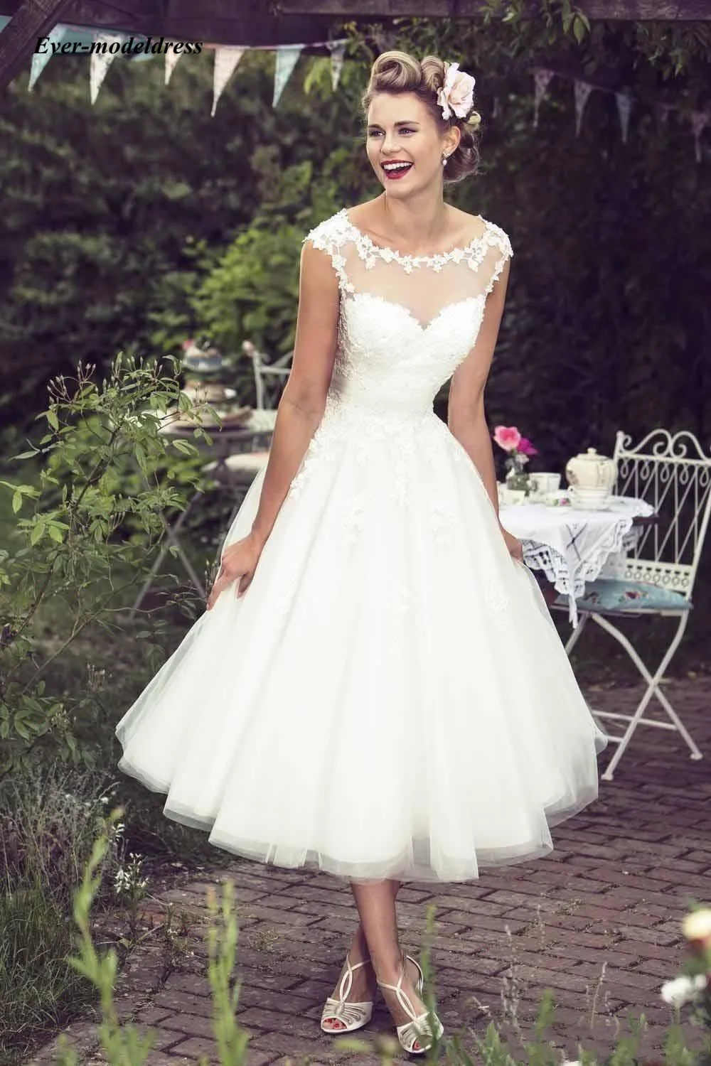 2020 Wedding Dresses Short Tea Length Sheer Neck Open Back Lace Appliques Country Vestidos De Noiva Bride Gowns Cheap
2020 Wedding Dresses Short Tea Length Sheer Neck Open Back Lace Appliques Country Vestidos De Noiva Bride Gowns Cheap