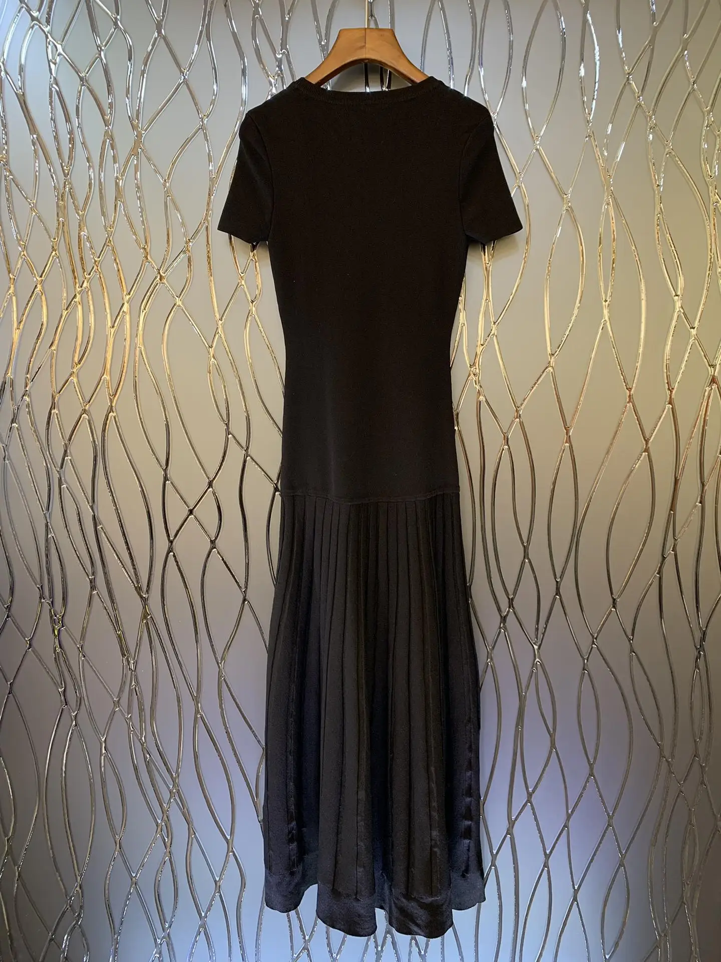 New round collar and long knitted dress for the summer of 2019
New round collar and long knitted dress for the summer of 2019