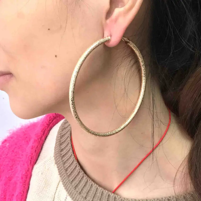 UKEN New Classic Big Hoop Earring For Women 2018 Fashion Statement Jewelry Golden & Silver Color 80*75mm Punk Earrings FE219
UKEN New Classic Big Hoop Earring For Women 2018 Fashion Statement Jewelry Golden & Silver Color 80*75mm Punk Earrings FE219