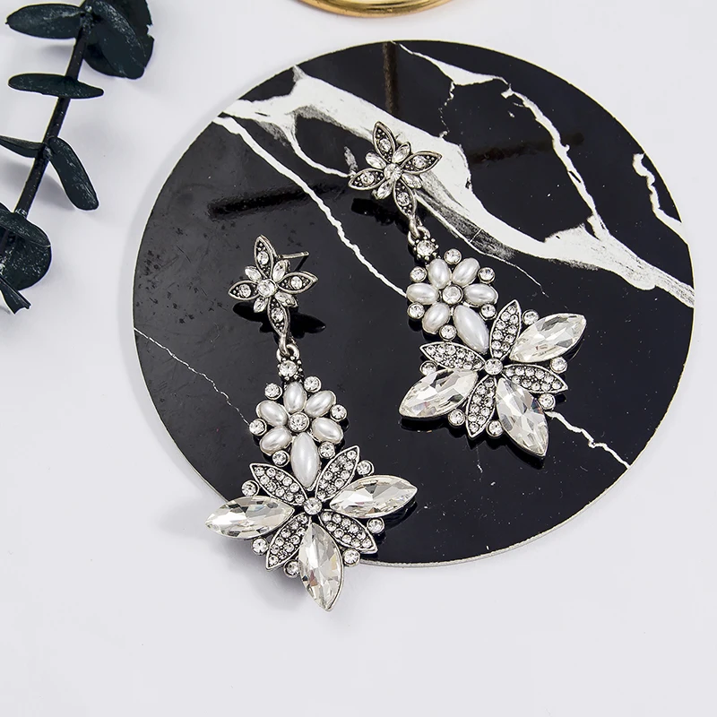 2019 Korean New Geometric Square Rhinestone Drop Earrings for Women Elegant Simulated Pearl Crystal Ear Jewelry 6B1037
2019 Korean New Geometric Square Rhinestone Drop Earrings for Women Elegant Simulated Pearl Crystal Ear Jewelry 6B1037