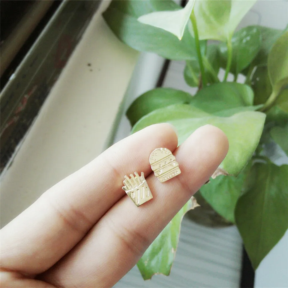 Fashion quick lunch stud earrings, burgers and fries stud earrings Imitation food ear studs for women
Fashion quick lunch stud earrings, burgers and fries stud earrings Imitation food ear studs for women