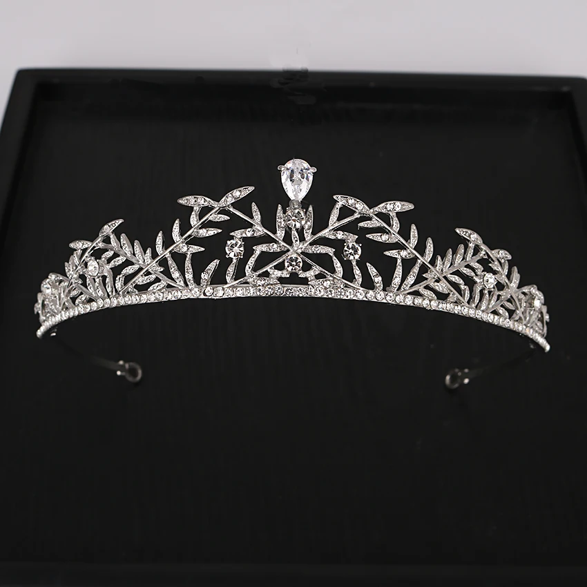 Xinyun Simple Shiny Rhinestone Bridal Crown Headdress Luxuries Zircon Stone Tiara Wedding Hair Accessories Ladies Crown Ornament
Xinyun Simple Shiny Rhinestone Bridal Crown Headdress Luxuries Zircon Stone Tiara Wedding Hair Accessories Ladies Crown Ornament