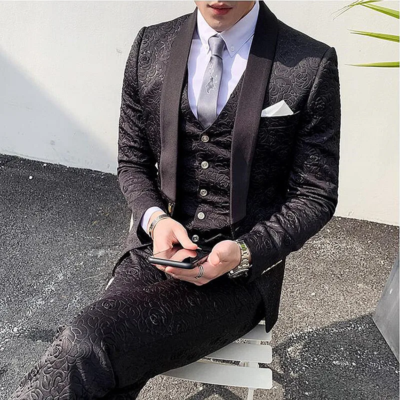 Luxury New Design Mens Stylish Royal Blue Black Red White Rose Floral Pattern Suits Stage Singer Wedding Groom Tuxedo Costume
Luxury New Design Mens Stylish Royal Blue Black Red White Rose Floral Pattern Suits Stage Singer Wedding Groom Tuxedo Costume