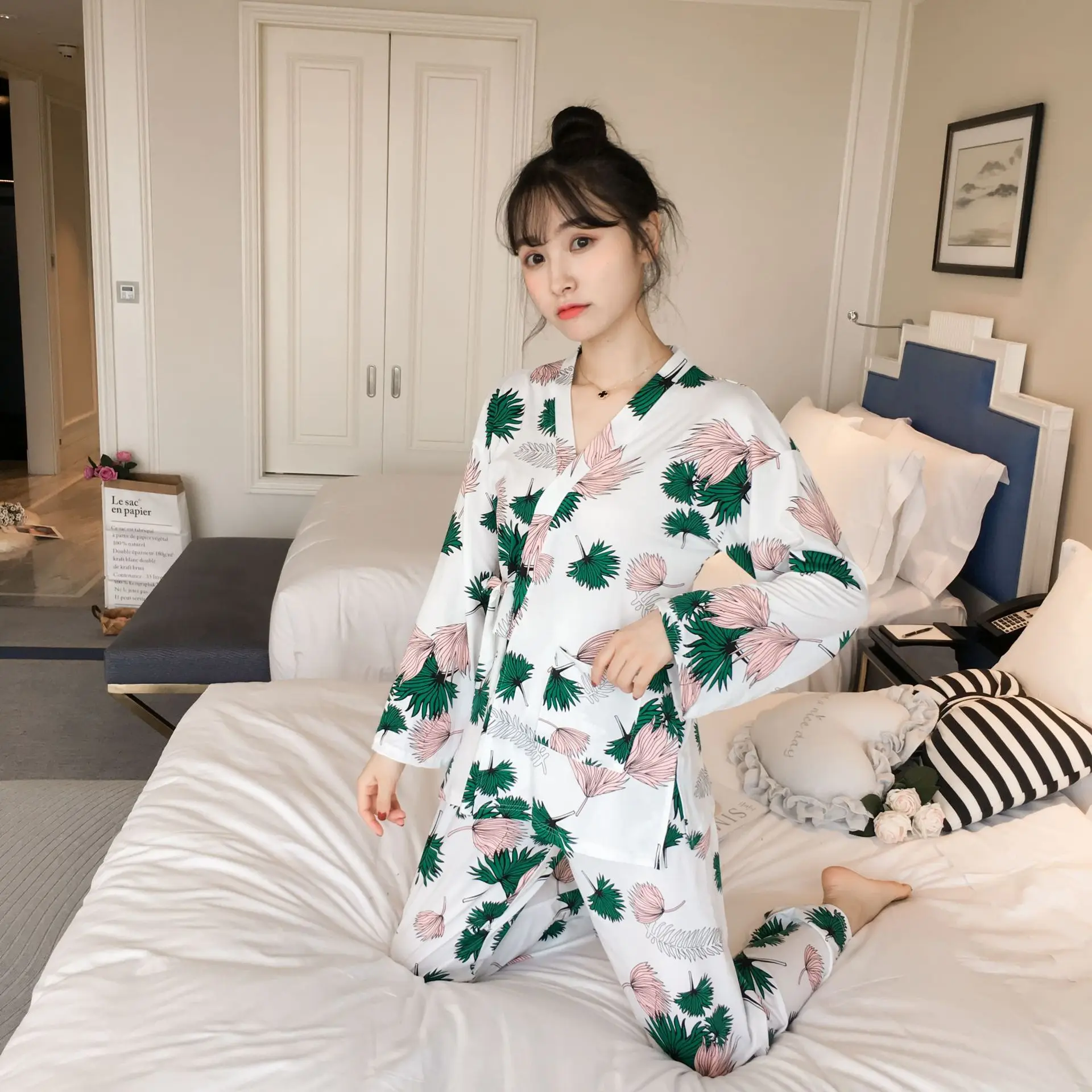 Women Pajamas Sets 2 Piece Pj Set 2019 Summer Womens Top and Pants Casual Long Sleeve Kimono Shirts +Pants Women's Set Home Suit
Women Pajamas Sets 2 Piece Pj Set 2019 Summer Womens Top and Pants Casual Long Sleeve Kimono Shirts +Pants Women's Set Home Suit