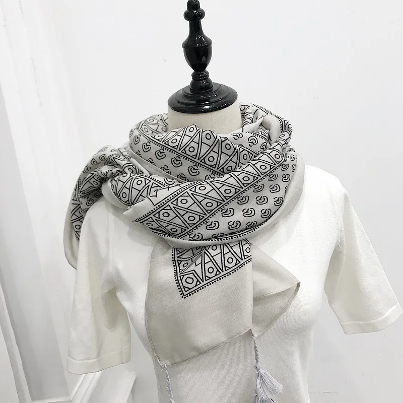 MARC Summer silk scarf female new fashion scarf Women sunscreen beach shawl oversized scarf Thailand large
MARC Summer silk scarf female new fashion scarf Women sunscreen beach shawl oversized scarf Thailand large