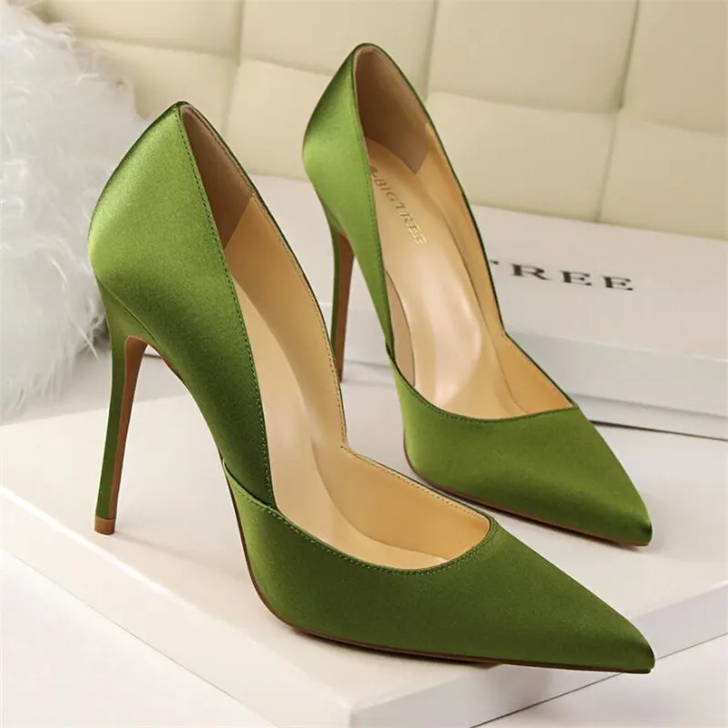 New fashion simple stiletto super high-heeled satin shallow mouth pointed sexy hollow thin women's shoes high heels
New fashion simple stiletto super high-heeled satin shallow mouth pointed sexy hollow thin women's shoes high heels