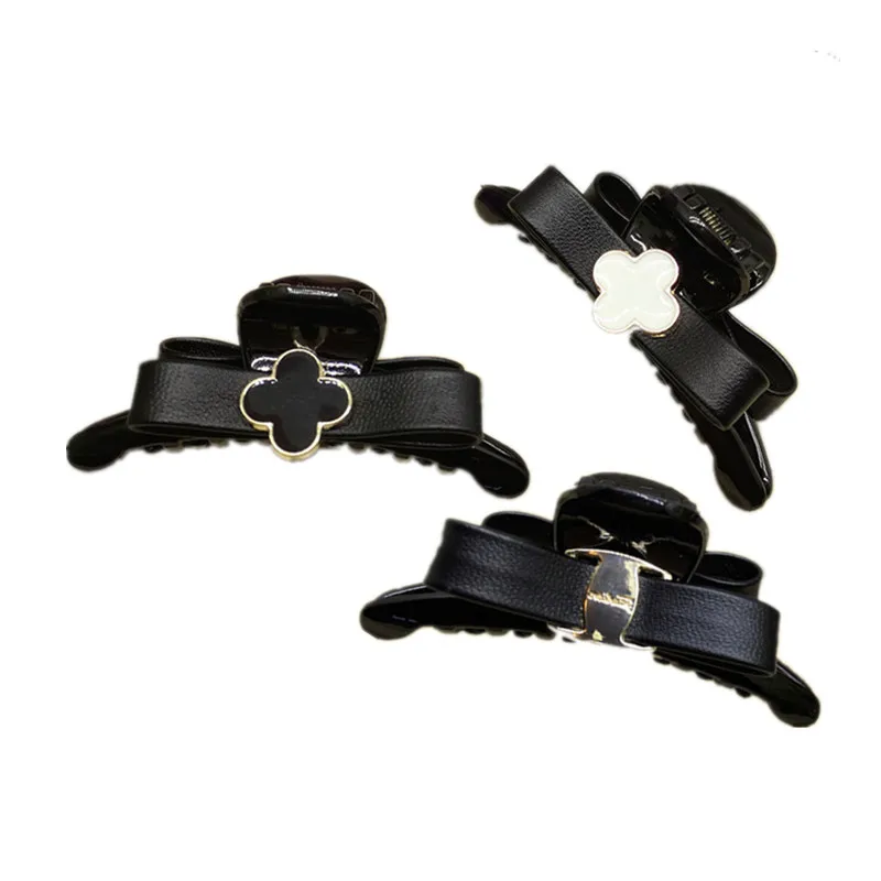 Fashion High Quality Clover PU Acrylic Hair Claw Women Girl Bride Wedding Hair Clip Jewelry Accessories Holiday Gift
Fashion High Quality Clover PU Acrylic Hair Claw Women Girl Bride Wedding Hair Clip Jewelry Accessories Holiday Gift