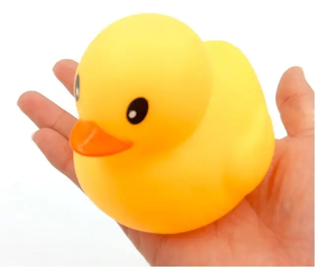 1pcs 10*9*9cm Cute Baby Water Bath Toy Rubber Race Squeaky Talking Big Yellow Duck Kids Bathing Toys for Children Birthday Gifts
1pcs 10*9*9cm Cute Baby Water Bath Toy Rubber Race Squeaky Talking Big Yellow Duck Kids Bathing Toys for Children Birthday Gifts