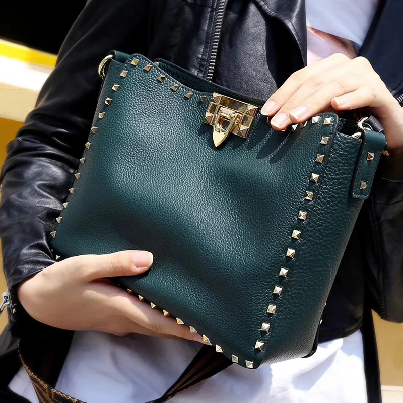 Louis Luxury Bags for Women Lock Button Bags Tide crossbody bags for women 2018 100% pure cowhide Single-shoulder Oblique Bag GG
Louis Luxury Bags for Women Lock Button Bags Tide crossbody bags for women 2018 100% pure cowhide Single-shoulder Oblique Bag GG