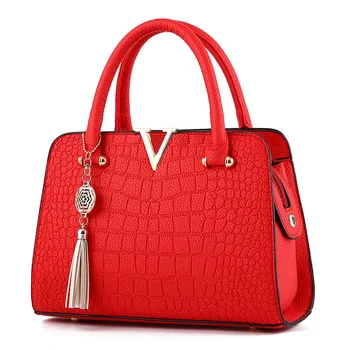 European and American fashion handbags crocodile pattern V word commuter bag large capacity portable shoulder diagonal package
European and American fashion handbags crocodile pattern V word commuter bag large capacity portable shoulder diagonal package