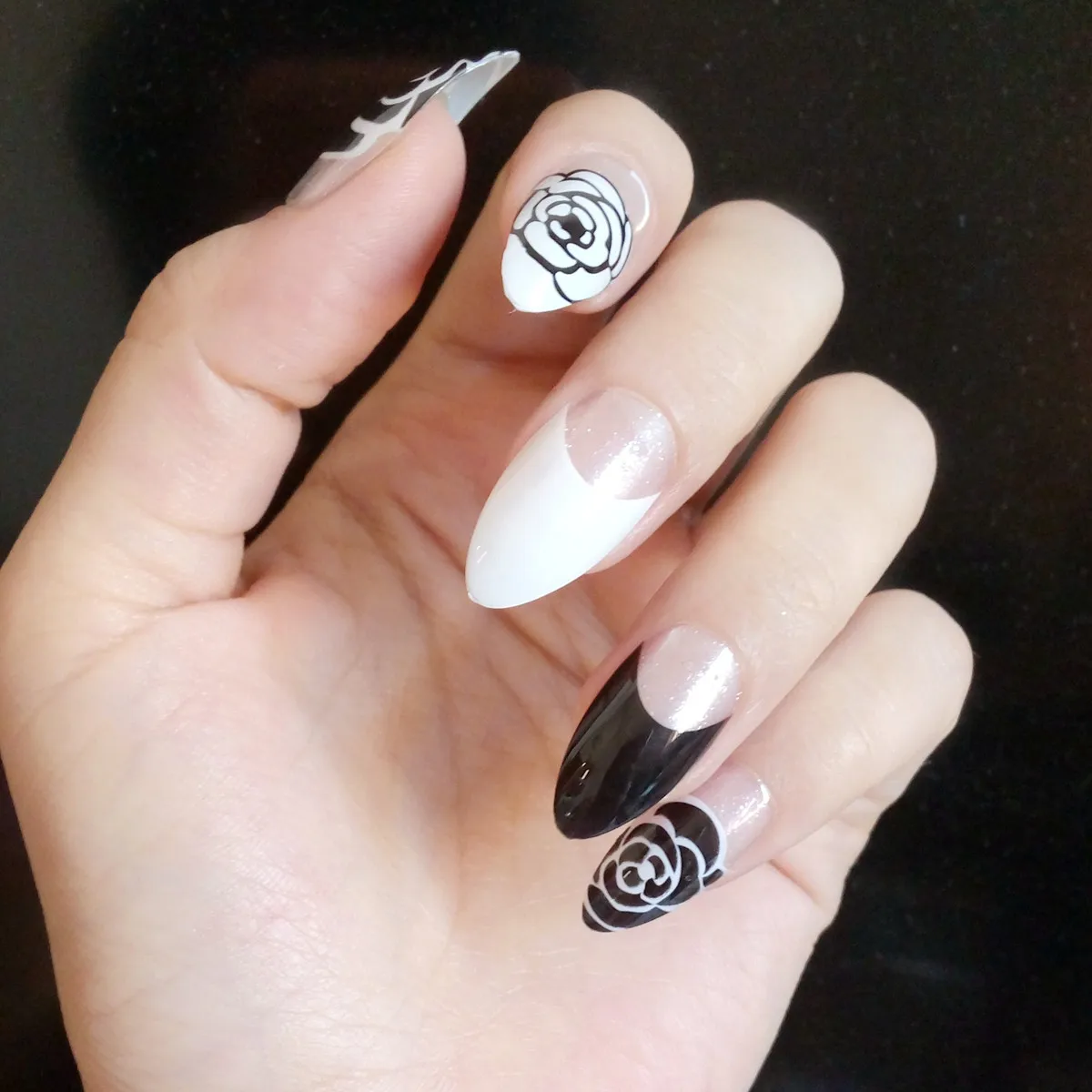 24Pcs Rose French Fake Nails Short Stiletto Nails For Lady Artificial False Nails Manicure Tools Z188
24Pcs Rose French Fake Nails Short Stiletto Nails For Lady Artificial False Nails Manicure Tools Z188