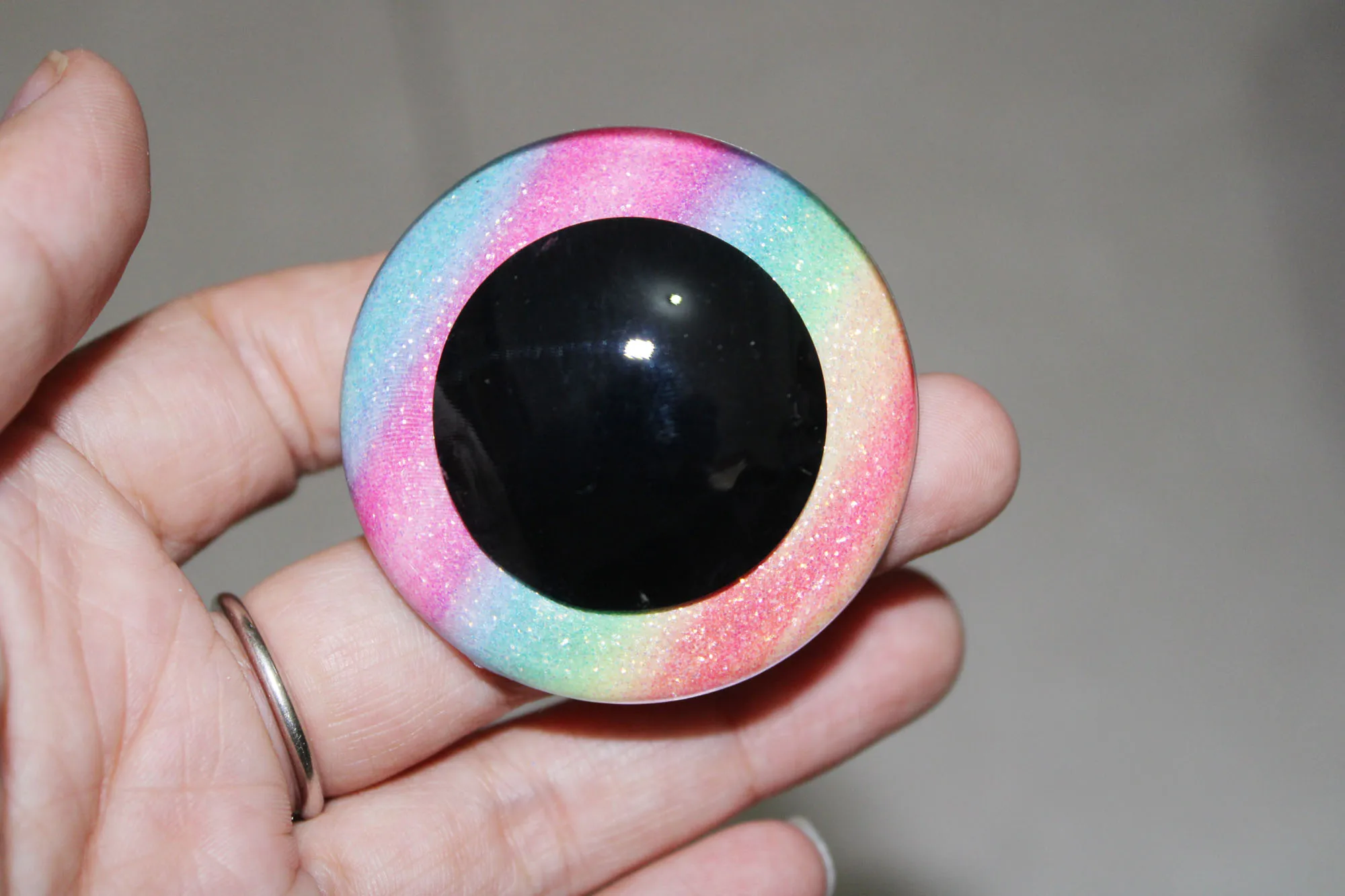 100pcs/lot new big size 50mm round clear safety toy eyes +glitter rainbow fabric+hard washer--color by randomly
100pcs/lot new big size 50mm round clear safety toy eyes +glitter rainbow fabric+hard washer--color by randomly