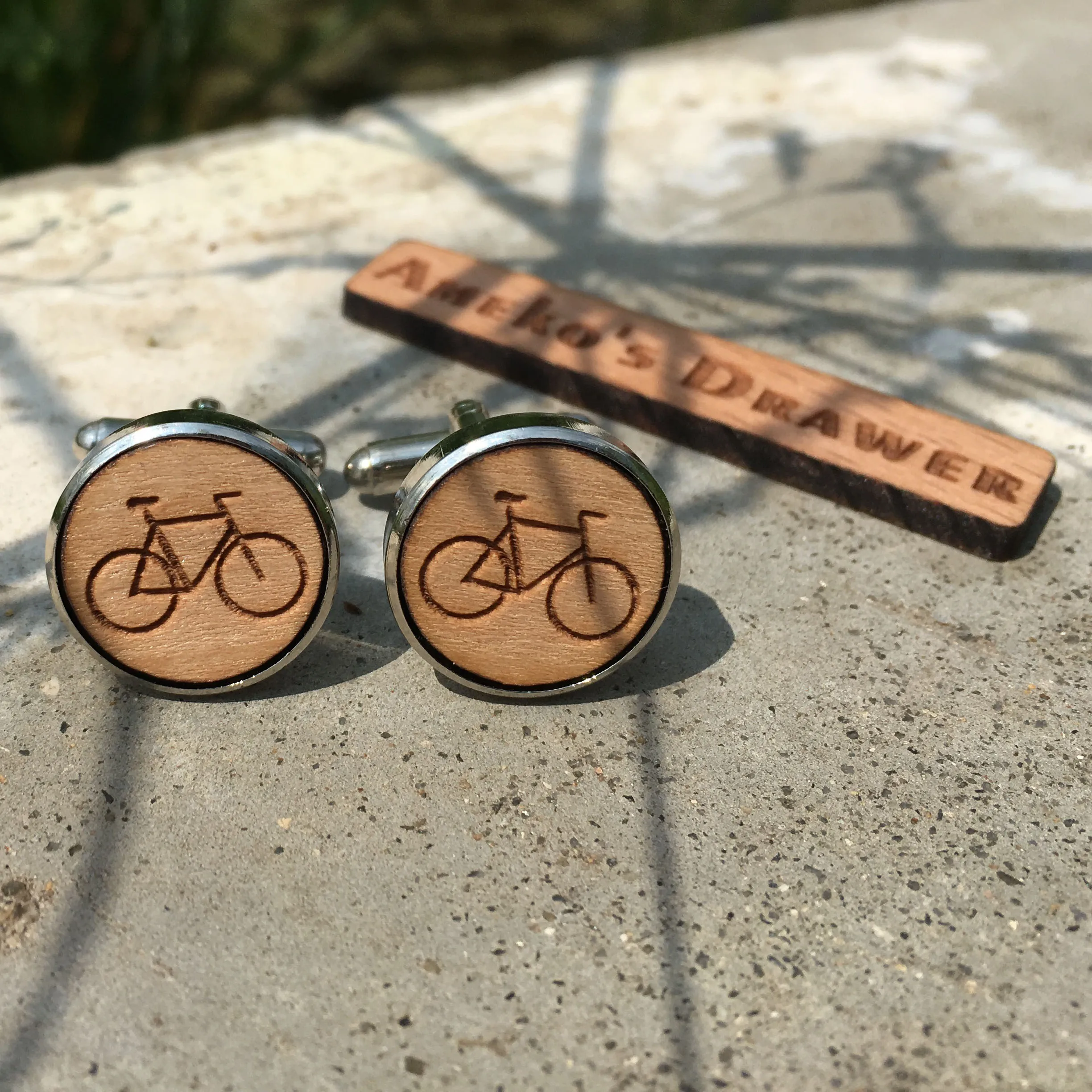 Laser Cut Circle Bicycle Solid Wood Handmade Suit Accessory Bike Cufflinks Sport Wooden Cuff Link X 5 Pairs
Laser Cut Circle Bicycle Solid Wood Handmade Suit Accessory Bike Cufflinks Sport Wooden Cuff Link X 5 Pairs