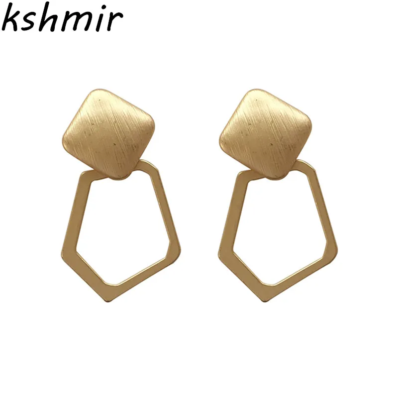 Kshmir Metal is simple, temperament, personality, atmosphere, exaggerated, irregular, fashiona Matte silver big earrings
Kshmir Metal is simple, temperament, personality, atmosphere, exaggerated, irregular, fashiona Matte silver big earrings
