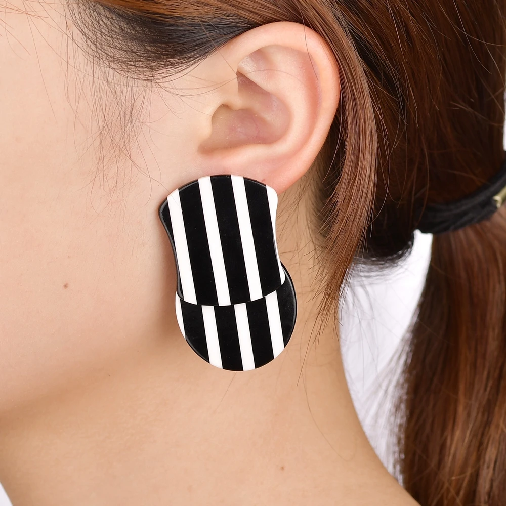 GEREIT Simple Korean Japanese Style Black White Stripe Fringed Earrings Big Geometric Acrylic Long Stud Earrings Female Brincos
GEREIT Simple Korean Japanese Style Black White Stripe Fringed Earrings Big Geometric Acrylic Long Stud Earrings Female Brincos