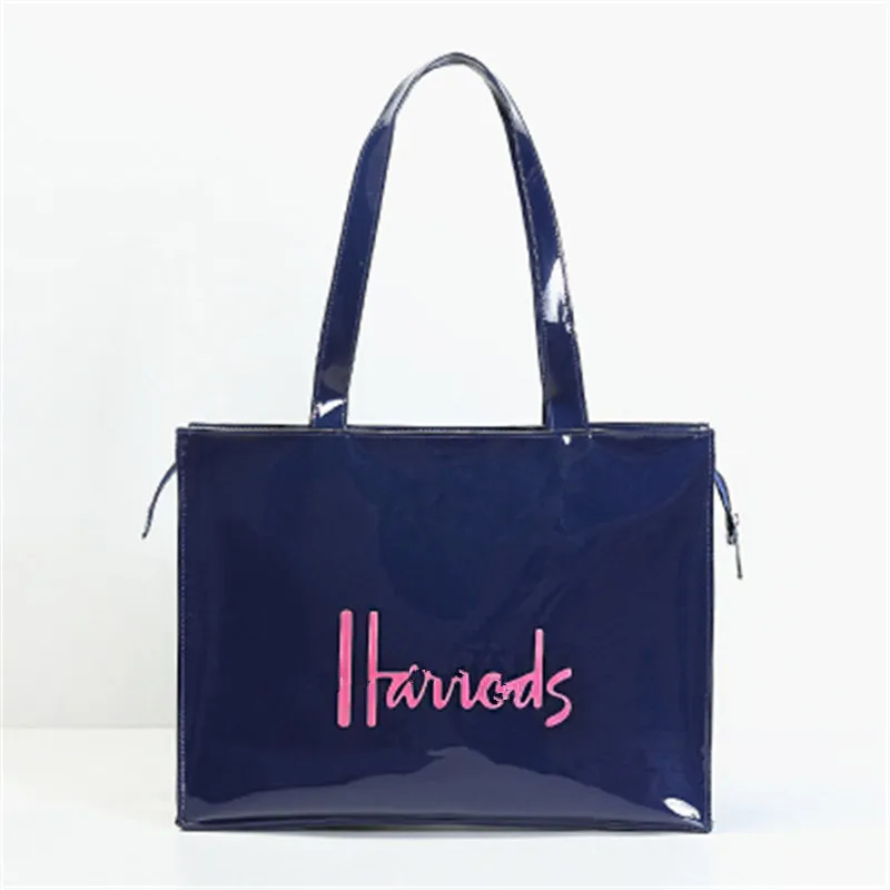 2019 brand designer PVC large capacity waterproof shopping bag letter horizontal square bag ladies shoulder bag
2019 brand designer PVC large capacity waterproof shopping bag letter horizontal square bag ladies shoulder bag