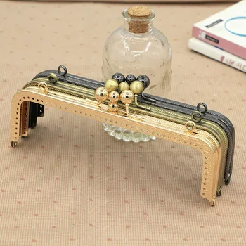 20cm cmThree Colors Purse Frame Fashion Vintage Metal Purse Frame Wholesale Bag Accessories Asas De Bolso Obag Handles Fermoir
20cm cmThree Colors Purse Frame Fashion Vintage Metal Purse Frame Wholesale Bag Accessories Asas De Bolso Obag Handles Fermoir