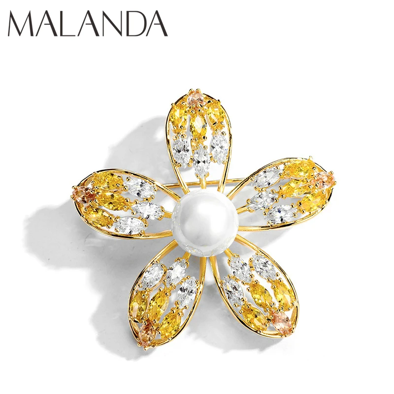 Malanda Brand Yellow Zircon Flower Shape Brooch Gold Color Pins Brooches For Women Girl Fashion Wedding Jewelry Christmas Gift
Malanda Brand Yellow Zircon Flower Shape Brooch Gold Color Pins Brooches For Women Girl Fashion Wedding Jewelry Christmas Gift